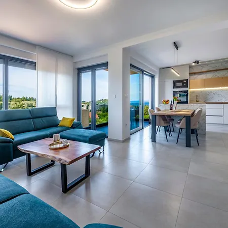 Tila Luxury Apartment *